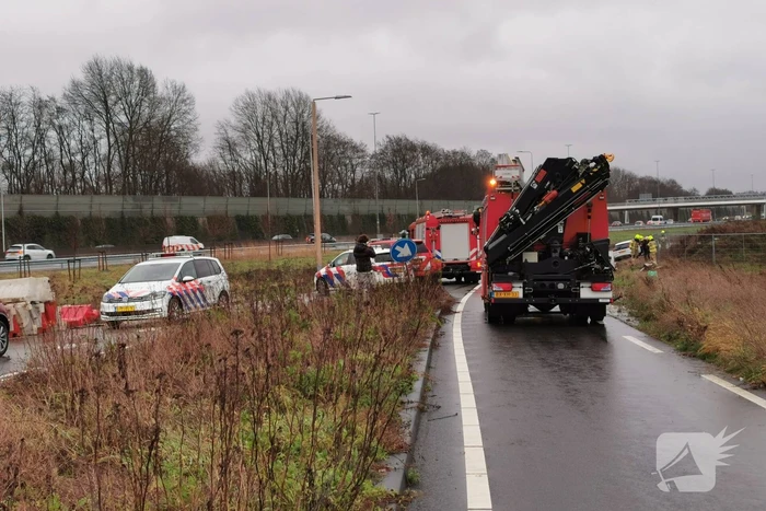 Opnieuw belandt auto in zeiknat weiland door navigatie