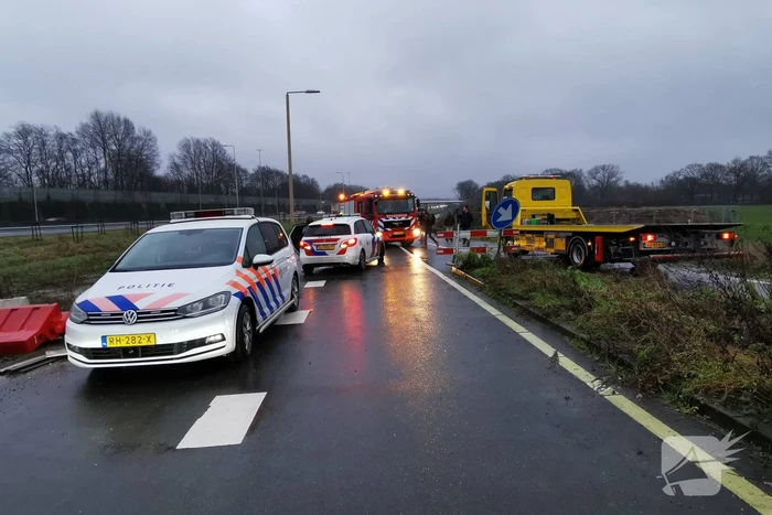 Opnieuw belandt auto in zeiknat weiland door navigatie