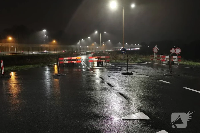 Tweede auto in uur tijd op zeiknat weiland