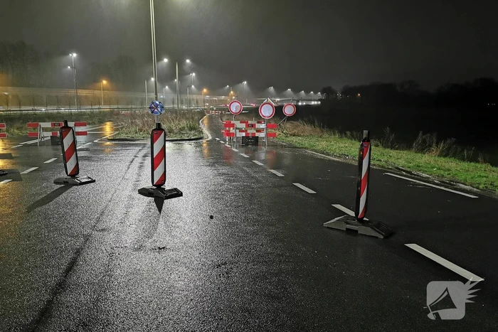 Tweede auto in uur tijd op zeiknat weiland
