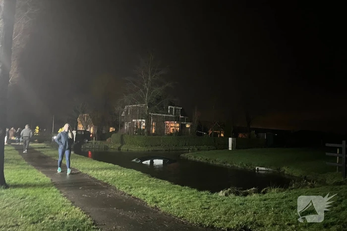 Bestelbus breekt doormidden bij ernstig ongeval