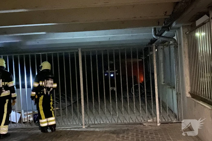 Brand in fietsenstalling snel geblust