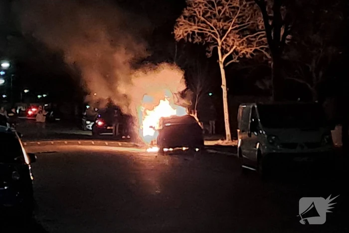 Auto gaat in vlammen op