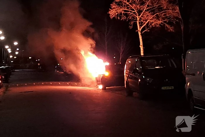 Auto gaat in vlammen op