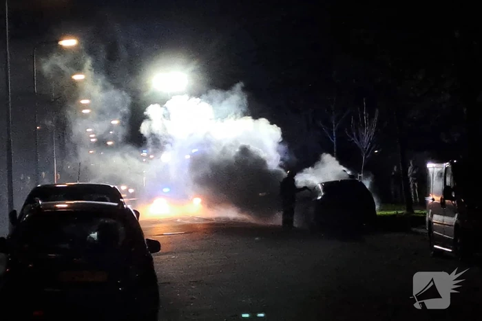Auto gaat in vlammen op