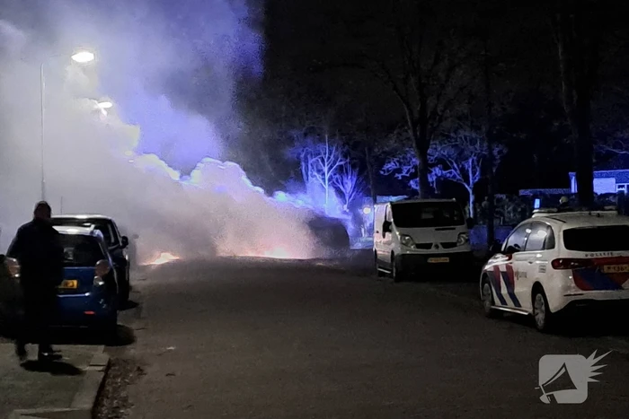 Auto gaat in vlammen op