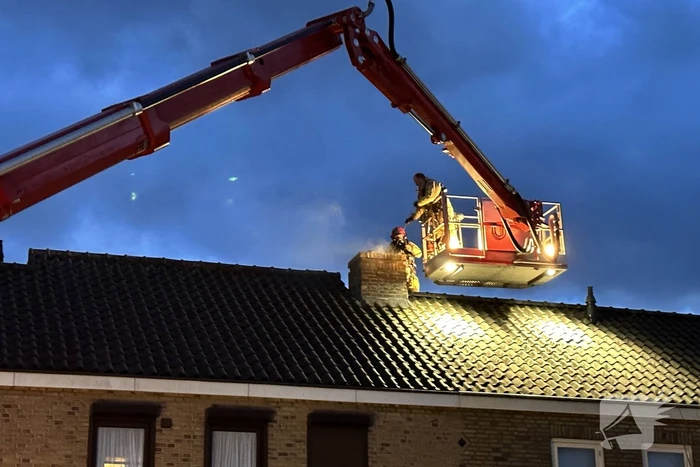 Schoorsteenbrand snel onder controle