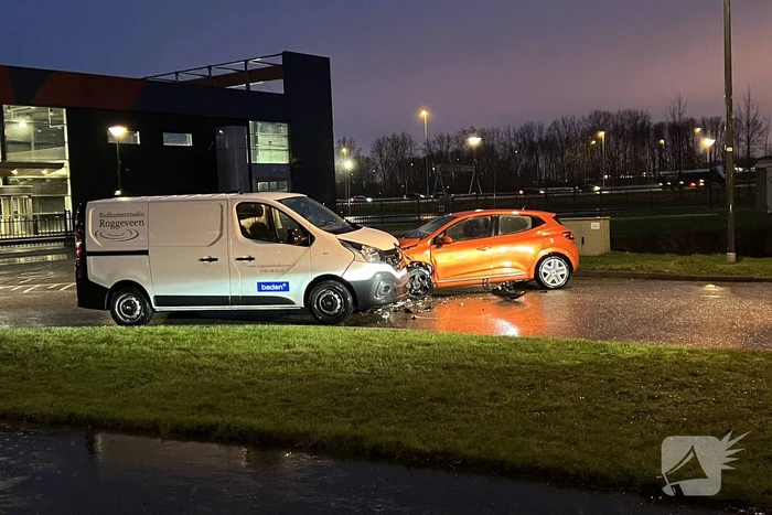 Bestuurder personenwagen gewond bij botsing