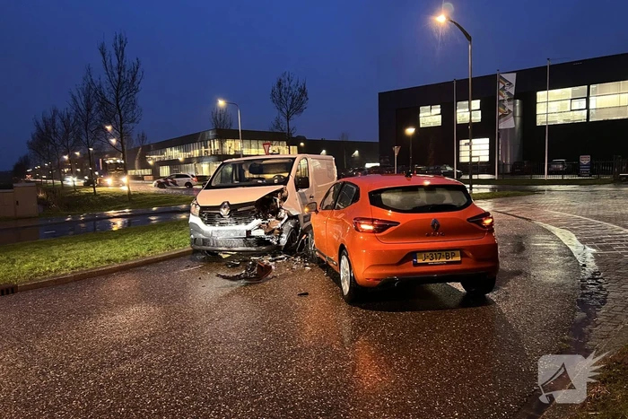 Bestuurder personenwagen gewond bij botsing