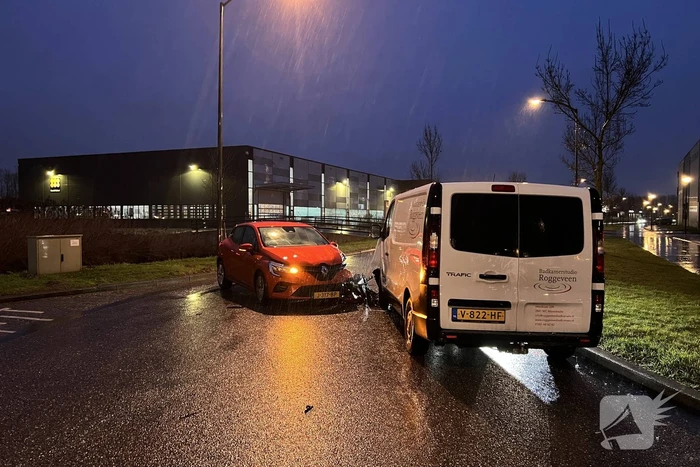 Bestuurder personenwagen gewond bij botsing