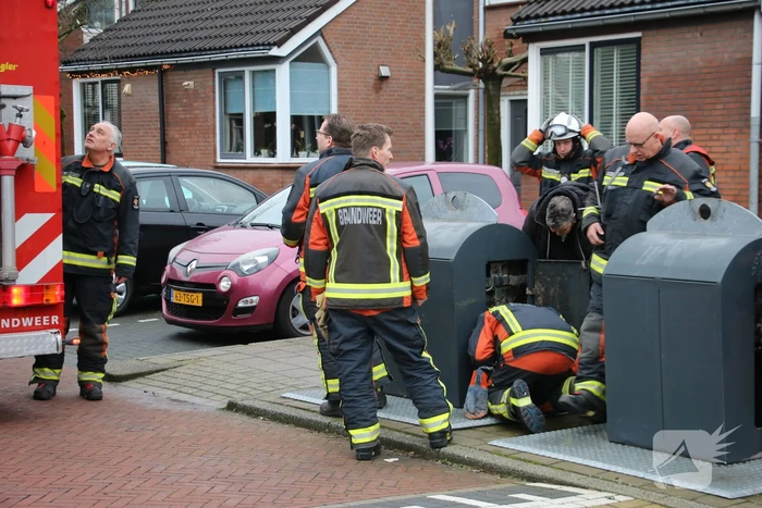 Brandweerlieden zoekt naar verloren autosleutel