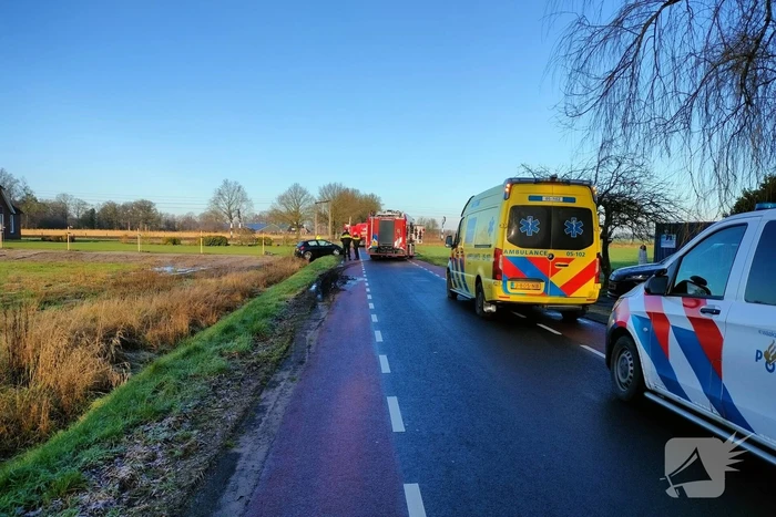 Vrachtwagen en auto betrokken bij botsing