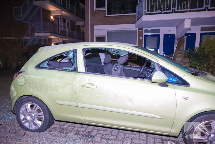Geparkeerde auto compleet gemolesteerd