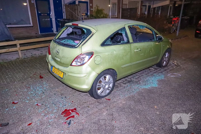 Geparkeerde auto compleet gemolesteerd