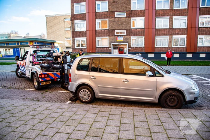 Politie neemt meerdere auto's in beslag na inval bij garagebedrijf
