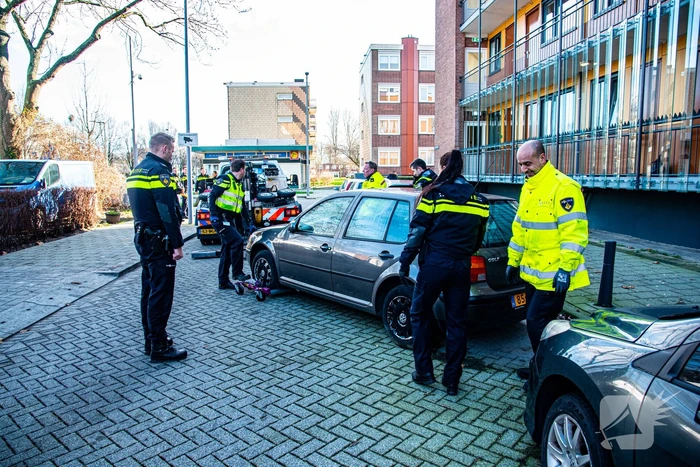 Politie neemt meerdere auto's in beslag na inval bij garagebedrijf