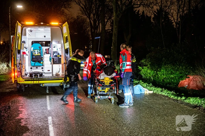 Voetganger raakt gewond bij botsing met brommerrijder