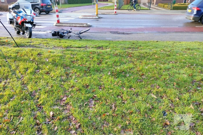 Fietser na ziekenhuis bij botsing