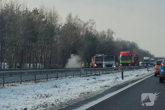 Flinke file door brand op snelweg