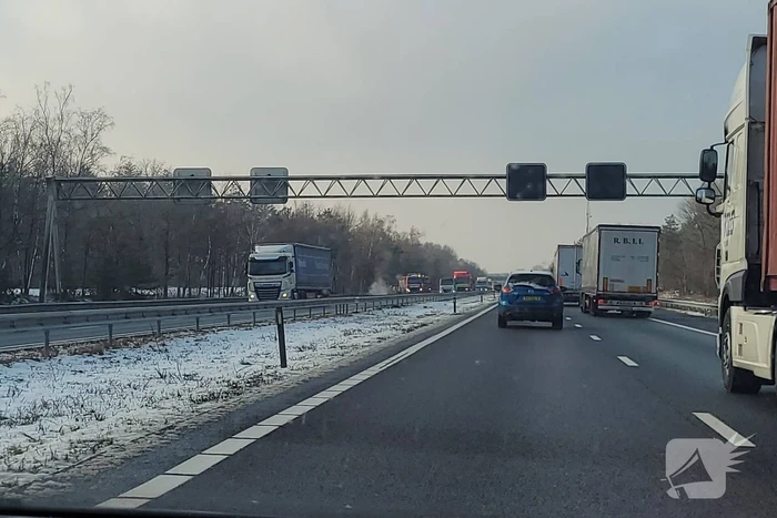 Flinke file door brand op snelweg