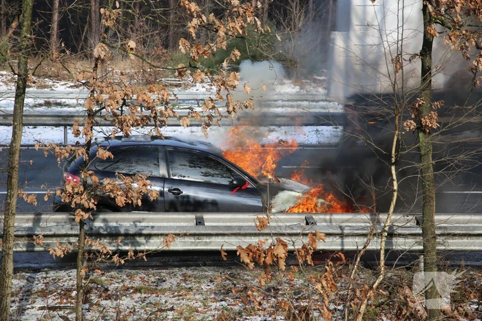 Flinke file door brand op snelweg
