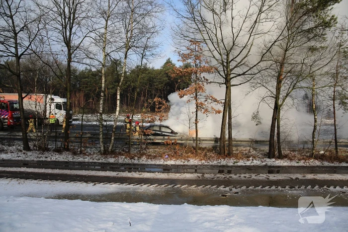 Flinke file door brand op snelweg