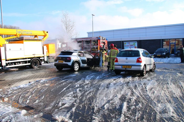 Auto uitgebrand op parkeerplaats Lidl