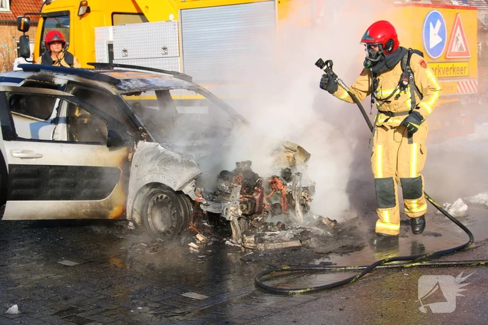 Auto uitgebrand op parkeerplaats Lidl