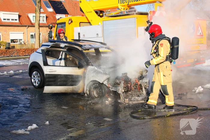 Auto uitgebrand op parkeerplaats Lidl