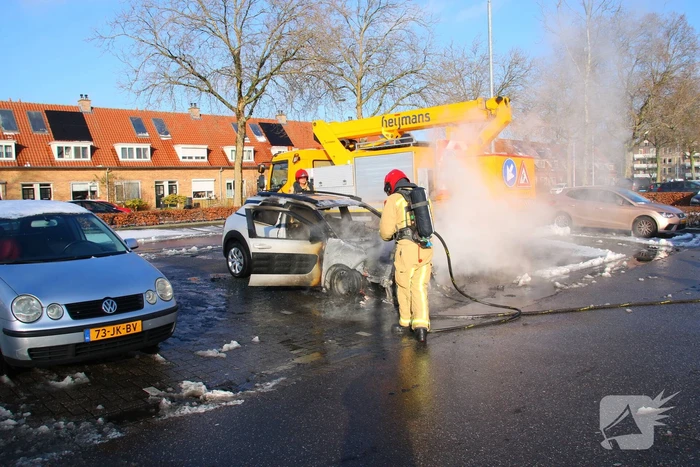 Auto uitgebrand op parkeerplaats Lidl