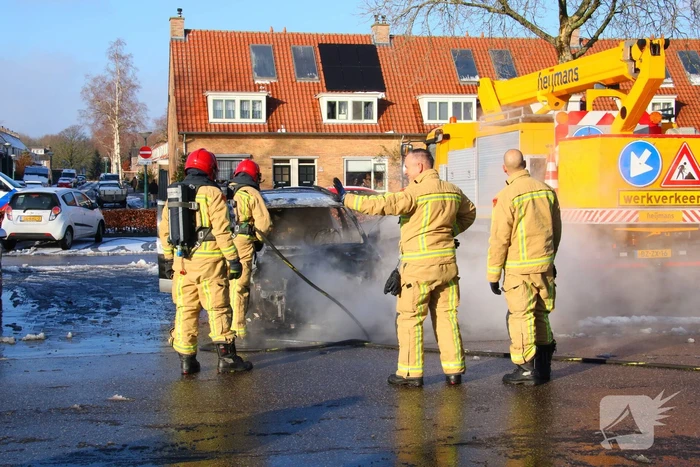 Auto uitgebrand op parkeerplaats Lidl