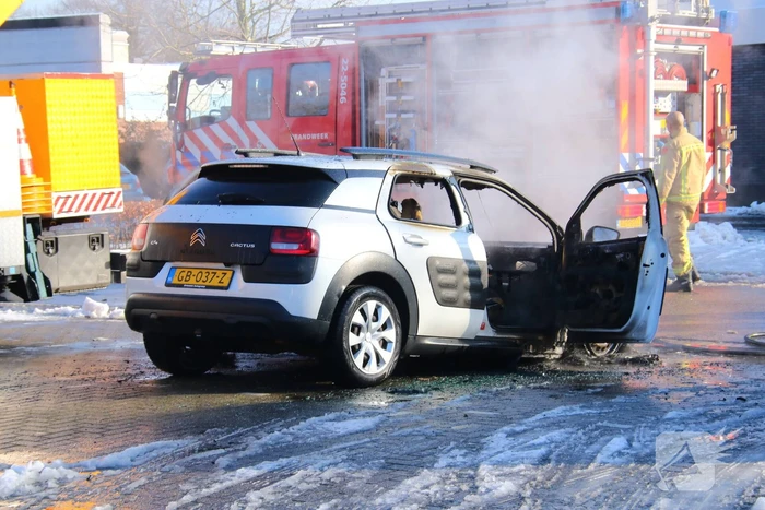Auto uitgebrand op parkeerplaats Lidl