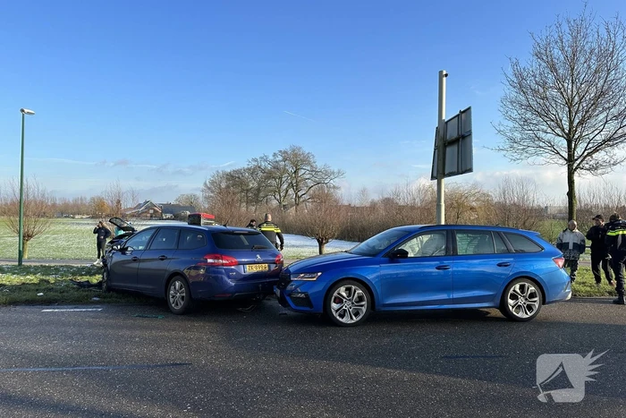 Drie personenwagens betrokken bij zware aanrijding