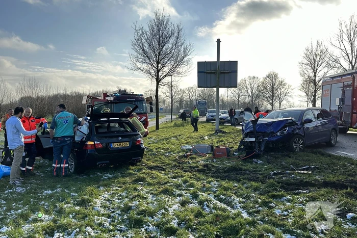 Drie personenwagens betrokken bij zware aanrijding