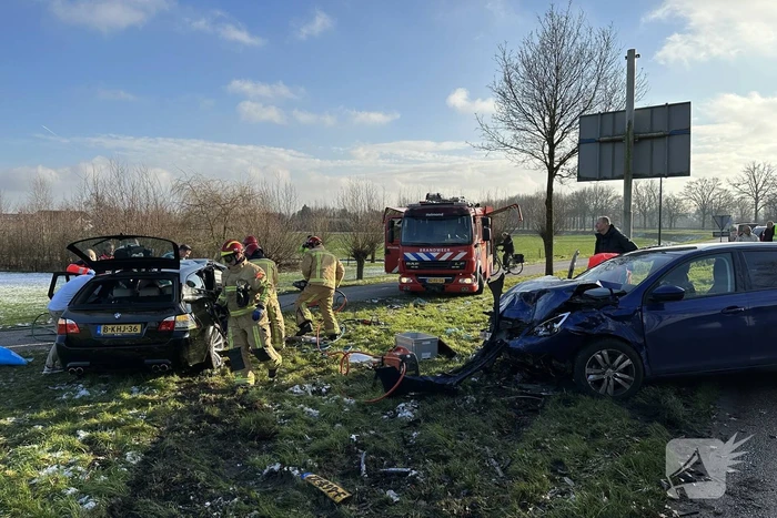 Drie personenwagens betrokken bij zware aanrijding