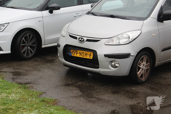 Automobilist neem bocht te ruim en botst op tegenligger