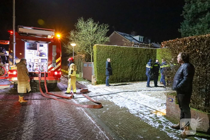 Brand in openhaard staat door naar kelder