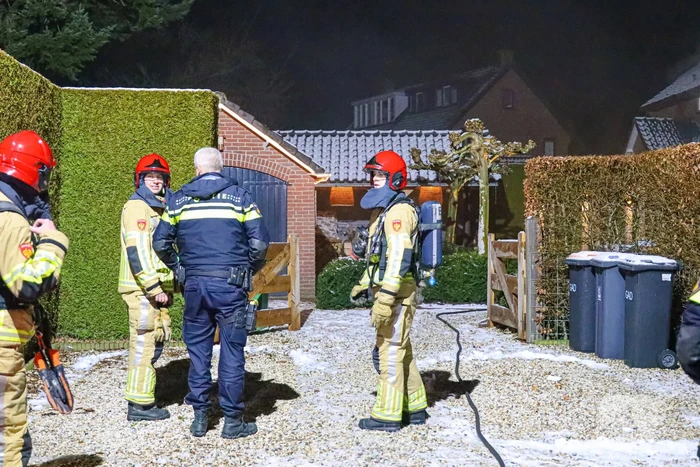 Brand in openhaard staat door naar kelder
