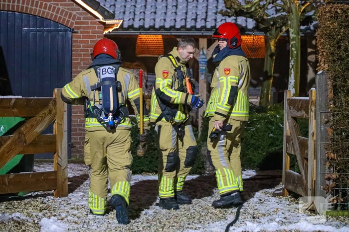 Brand in openhaard staat door naar kelder