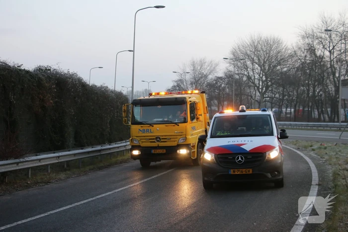 Twee voertuigen beschadigd na eenzijdige ongevallen door gladheid