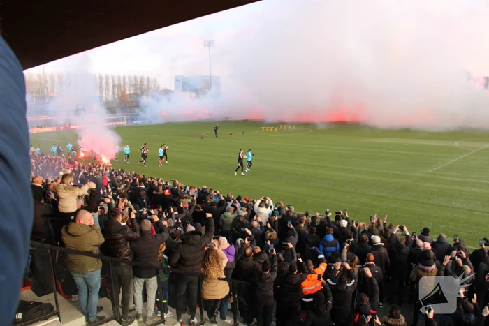 Honderden supporters bij training klassieker