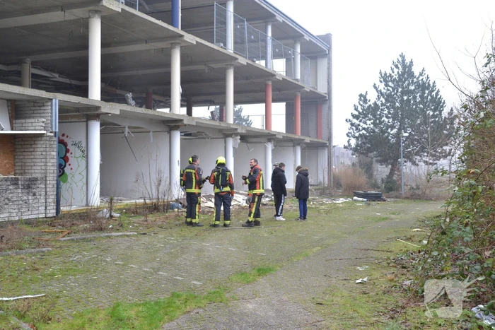 Kleine brand bij slooppand
