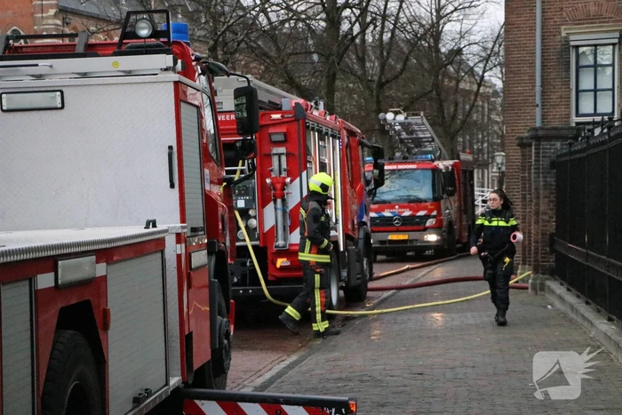 Brand op dak van bibliotheek