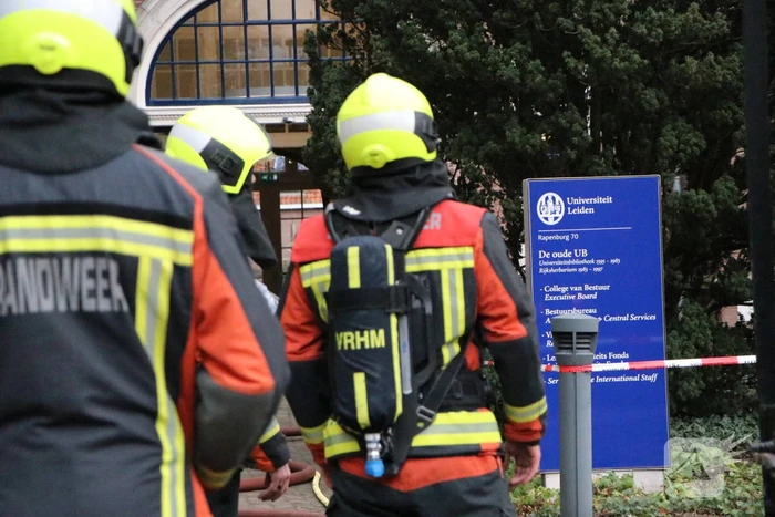 Brand op dak van bibliotheek