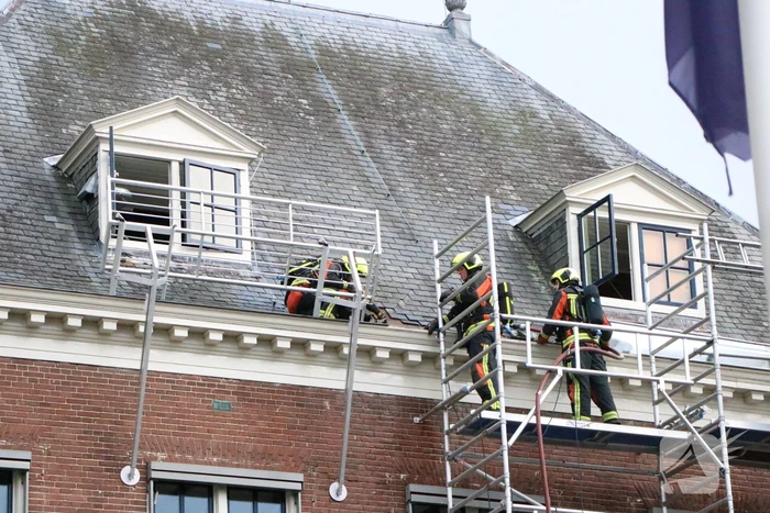 Brand op dak van bibliotheek