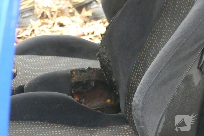 Interieur van auto vliegt in brand