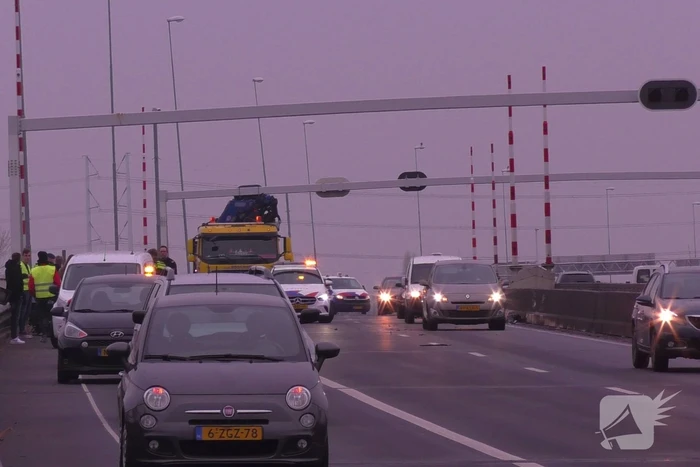 Flinke schade bij botsing op snelweg