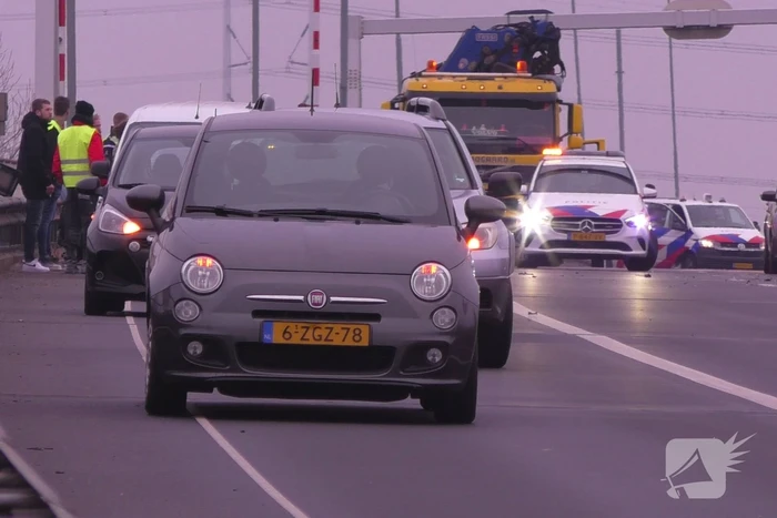 Flinke schade bij botsing op snelweg