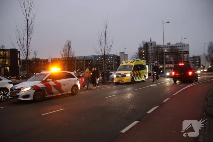 Fietser geschept door personenauto