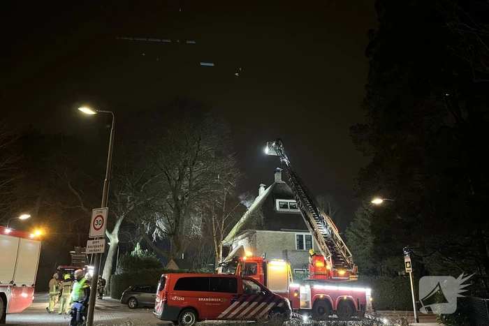 Brand in woning met rietendak